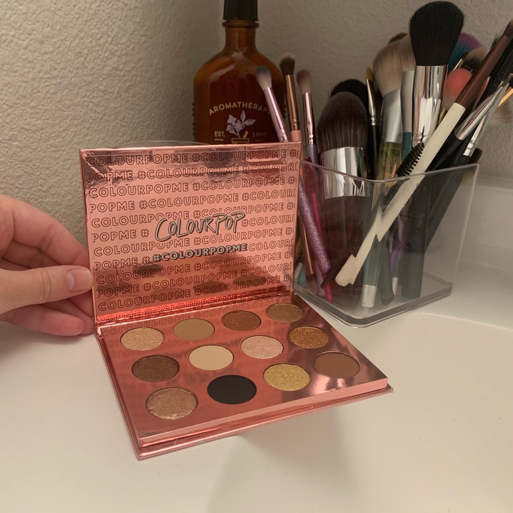 🥨 new neutral colourpop eyeshadow palette 🥨
